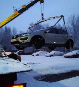 Погрузка легкового автомобиля автокраном — Азбука переезда